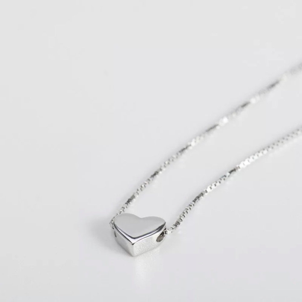 🔴 5/$20 silver dainty heart necklace NEW - Picture 2 of 4